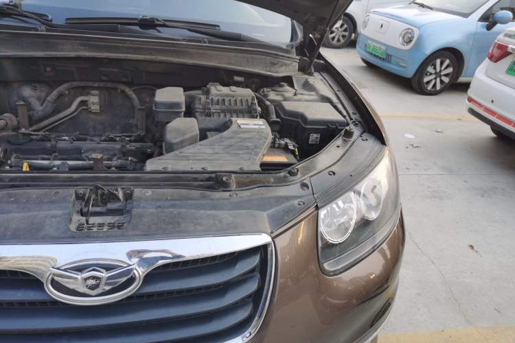 Used Hyundai Santa Fe Classic 2012 2.4 Comfort Edition 7-Seater Four-Wheel Drive Engine Bay Left