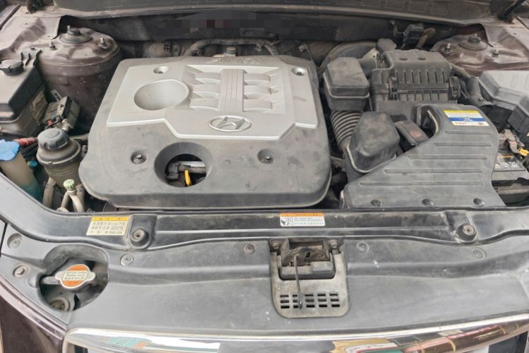 Used Hyundai Santa Fe Classic 2012 2.4 Comfort Edition 7-Seater Four-Wheel Drive Engine Bay