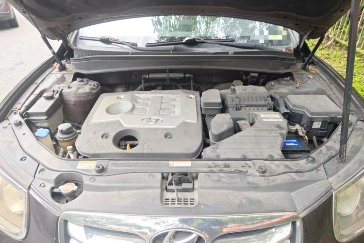 Used Hyundai Santa Fe Classic 2012 2.4 Comfort Edition 7-Seater Four-Wheel Drive Engine Bay
