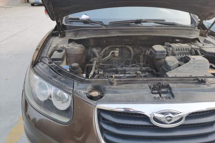 Used Hyundai Santa Fe Classic 2012 2.4 Comfort Edition 7-Seater Four-Wheel Drive Engine Bay Right