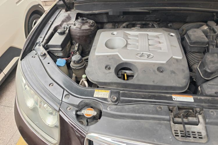 Used Hyundai Santa Fe Classic 2012 2.4 Comfort Edition 7-Seater Four-Wheel Drive Engine Bay Right