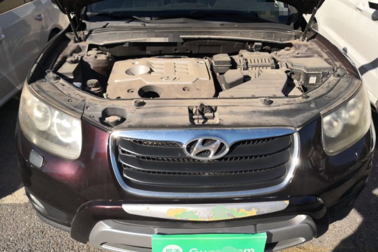 Used Hyundai Santa Fe Classic 2012 2.4 Ultimate Edition 7-Seater Four-Wheel Drive Engine Bay