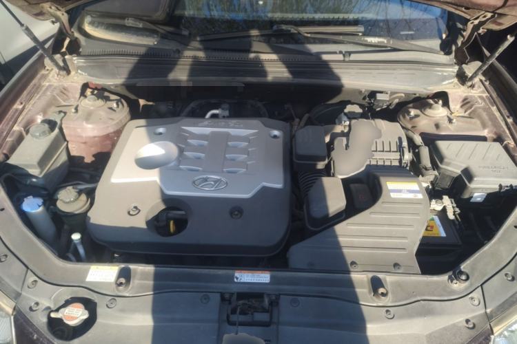 Used Hyundai Santa Fe Classic 2012 2.4 Luxury Edition 7-Seater Four-Wheel Drive Engine Bay