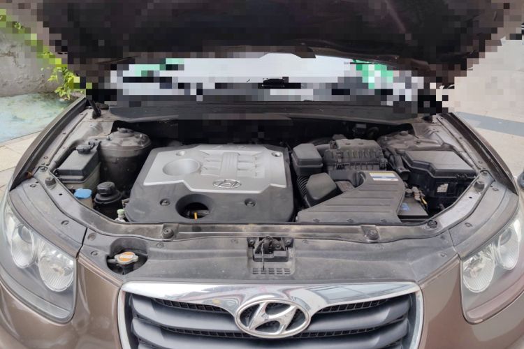 Used Hyundai Santa Fe Classic 2012 2.4 Comfort Edition 7-Seater Four-Wheel Drive Engine Bay