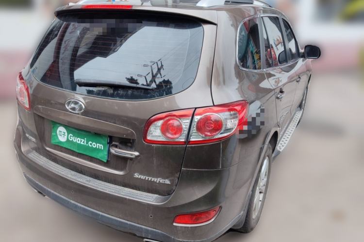 Used Hyundai Santa Fe Classic 2012 2.4 Comfort Edition 7-Seater Four-Wheel Drive Exterior 5