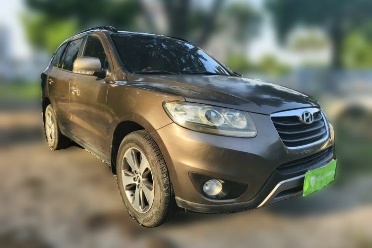 Used Hyundai Santa Fe Classic 2012 2.4 Luxury Edition 7-Seater Four-Wheel Drive Front Right 45 Deg