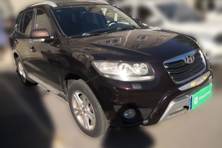 Used Hyundai Santa Fe Classic 2012 2.4 Ultimate Edition 7-Seater Four-Wheel Drive Front Right 45 Deg