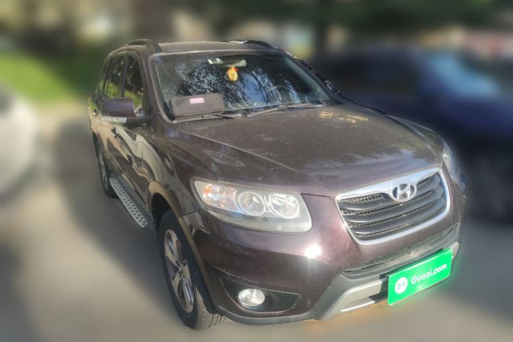 Used Hyundai Santa Fe Classic 2012 2.4 Luxury Edition 7-Seater Four-Wheel Drive Front Right 45 Deg