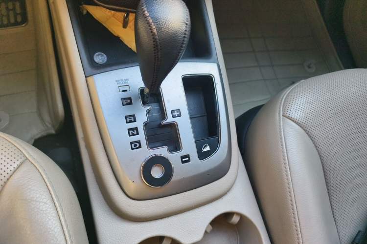 Used Hyundai Santa Fe Classic 2012 2.4 Luxury Edition 7-Seater Four-Wheel Drive Gear Lever