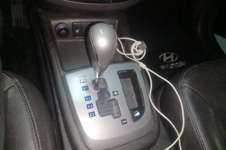 Used Hyundai Santa Fe Classic 2012 2.4 Ultimate Edition 7-Seater Four-Wheel Drive Gear Lever