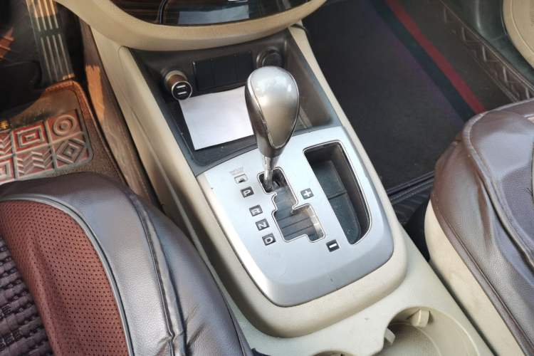Used Hyundai Santa Fe Classic 2012 2.4 Comfort Edition 7-Seater Four-Wheel Drive Gear Lever