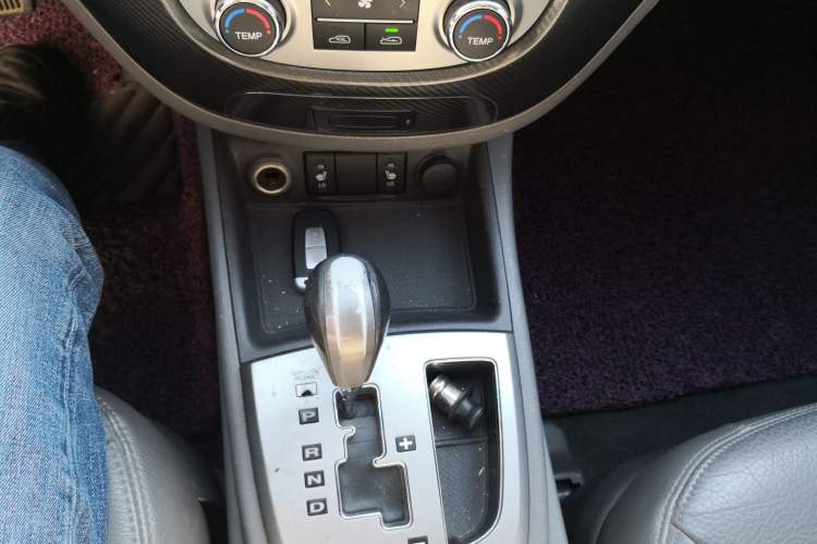 Used Hyundai Santa Fe Classic 2012 2.4 Ultimate Edition 7-Seater Four-Wheel Drive Gear Lever