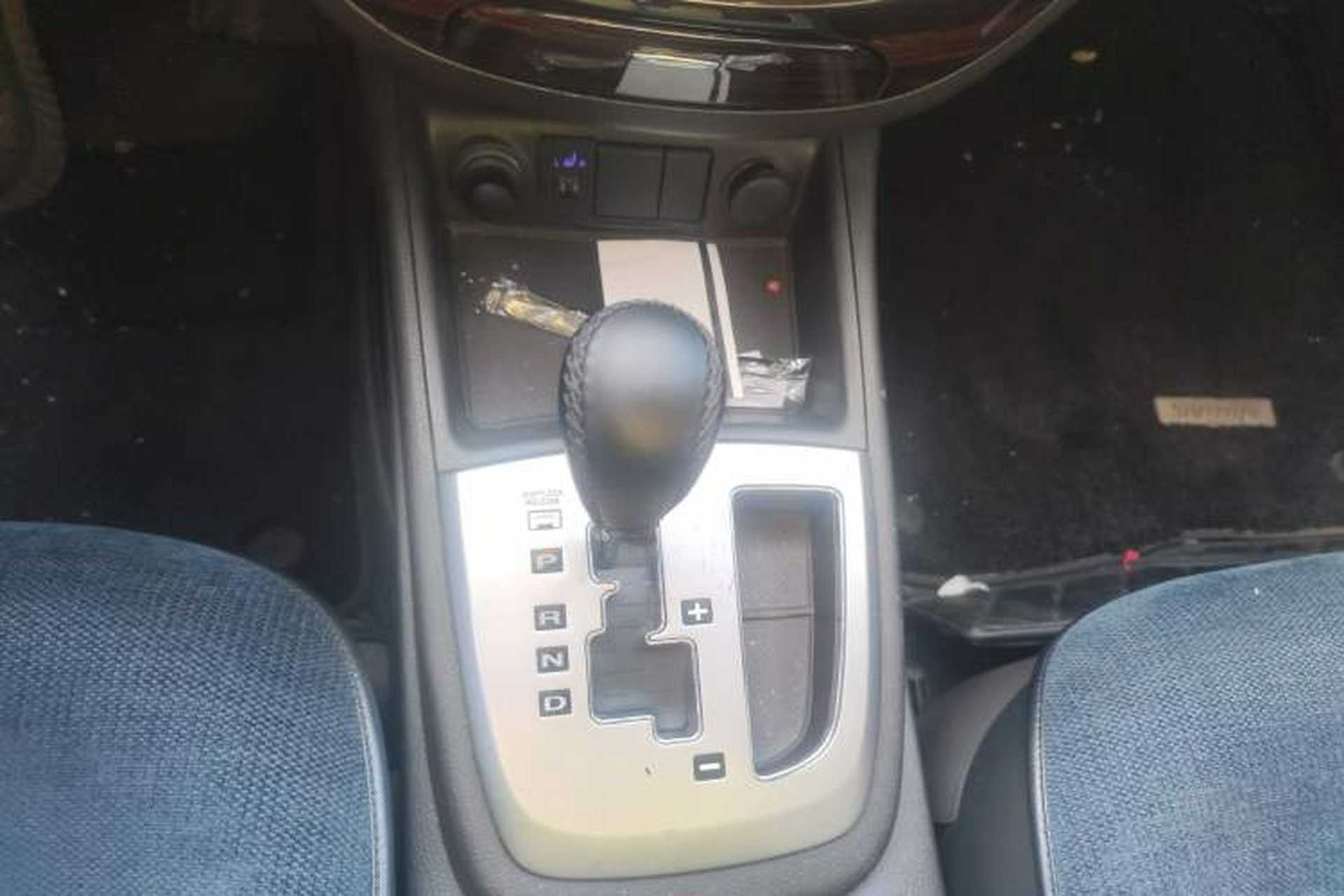 Used Hyundai Santa Fe Classic 2012 2.4 Luxury Edition 7-Seater Four-Wheel Drive Gear Lever