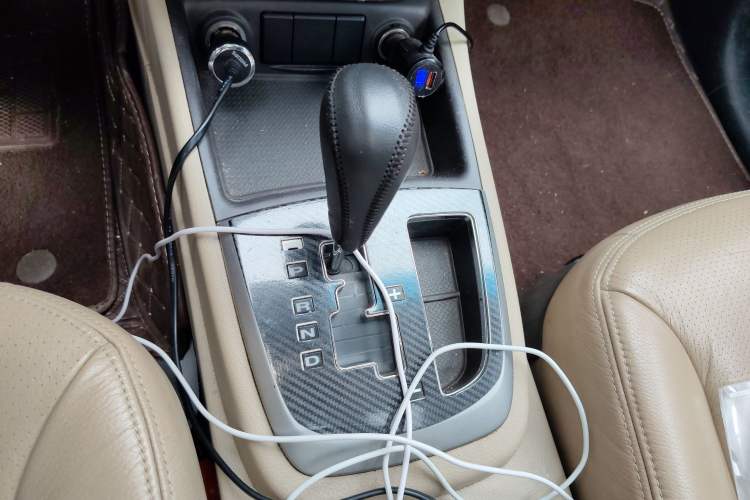 Used Hyundai Santa Fe Classic 2012 2.4 Comfort Edition 7-Seater Four-Wheel Drive Gear Lever