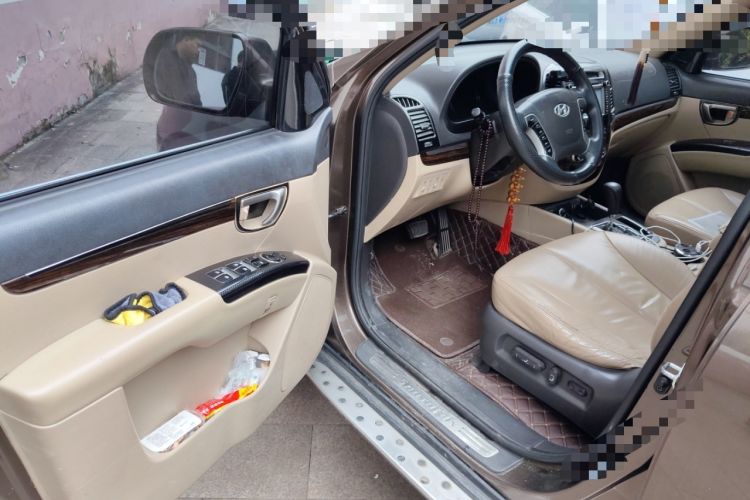 Used Hyundai Santa Fe Classic 2012 2.4 Comfort Edition 7-Seater Four-Wheel Drive Interior 3