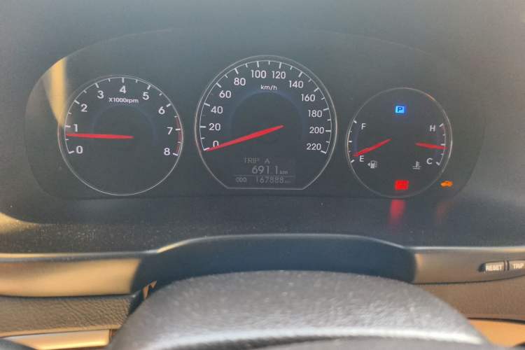 Used Hyundai Santa Fe Classic 2012 2.4 Luxury Edition 7-Seater Four-Wheel Drive Odometer Close Up
