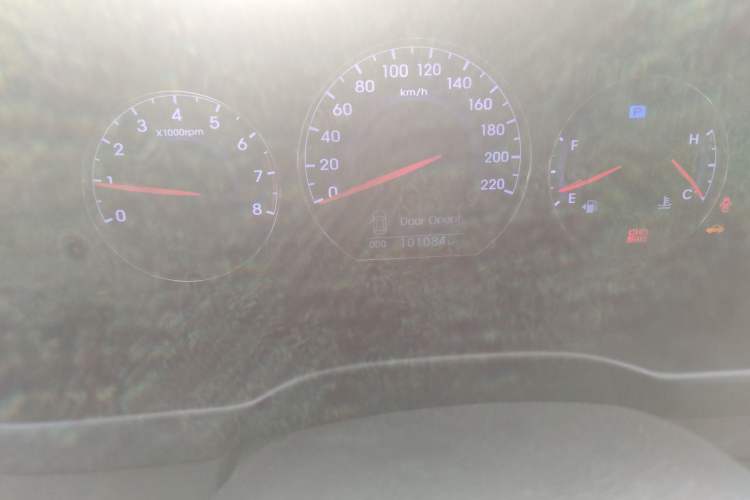 Used Hyundai Santa Fe Classic 2012 2.4 Luxury Edition 7-Seater Four-Wheel Drive Odometer Close Up