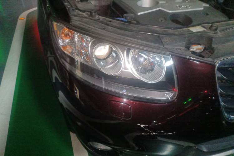 Used Hyundai Santa Fe Classic 2012 2.4 Ultimate Edition 7-Seater Four-Wheel Drive Right Front Headlight