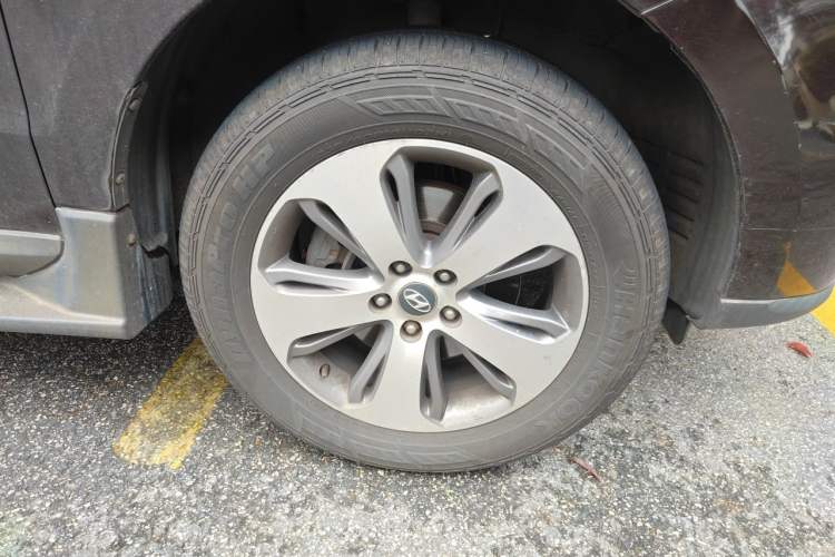 Used Hyundai Santa Fe Classic 2012 2.4 Comfort Edition 7-Seater Four-Wheel Drive Right Front Wheel Hub