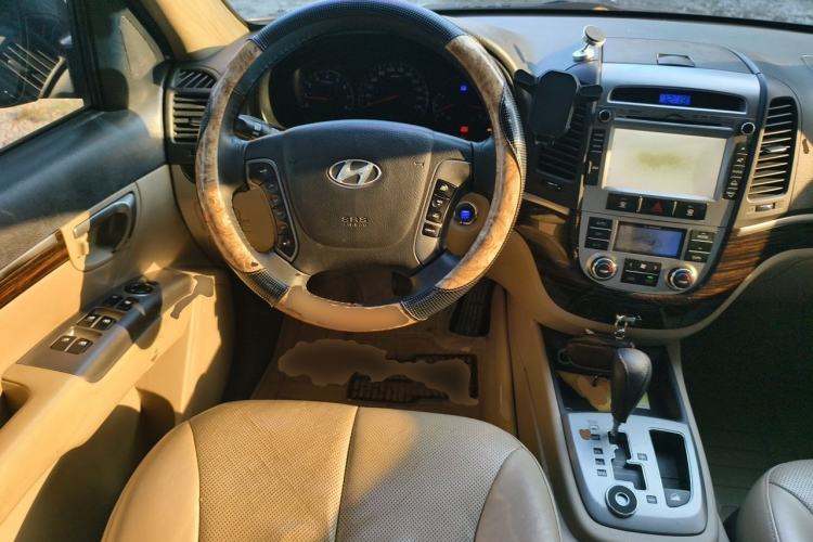 Used Hyundai Santa Fe Classic 2012 2.4 Luxury Edition 7-Seater Four-Wheel Drive Steering Wheel