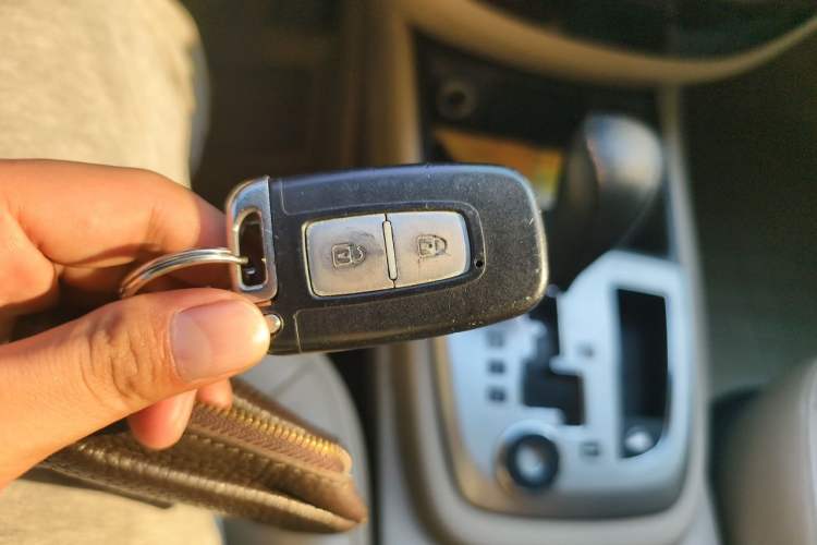 Used Hyundai Santa Fe Classic 2012 2.4 Luxury Edition 7-Seater Four-Wheel Drive Vehicle Key