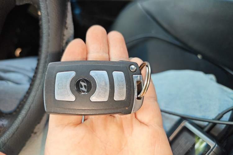 Used Hyundai Santa Fe Classic 2012 2.4 Comfort Edition 7-Seater Four-Wheel Drive Vehicle Key