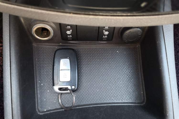 Used Hyundai Santa Fe Classic 2012 2.4 Ultimate Edition 7-Seater Four-Wheel Drive Vehicle Key