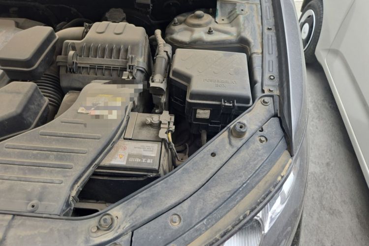 Used Hyundai Santa Fe Classic 2012 2.4 Comfort Edition 7-Seater Four-Wheel Drive Engine Bay Left