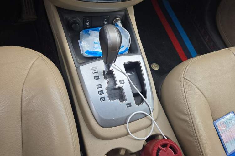 Used Hyundai Santa Fe Classic 2012 2.4 Comfort Edition 7-Seater Four-Wheel Drive Gear Lever