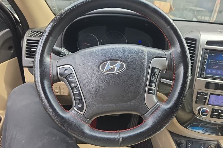 Used Hyundai Santa Fe Classic 2012 2.4 Comfort Edition 7-Seater Four-Wheel Drive Steering Wheel