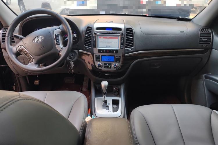 Used Hyundai Santa Fe Classic 2012 2.4 Comfort Edition 7-Seater Four-Wheel Drive Center Console