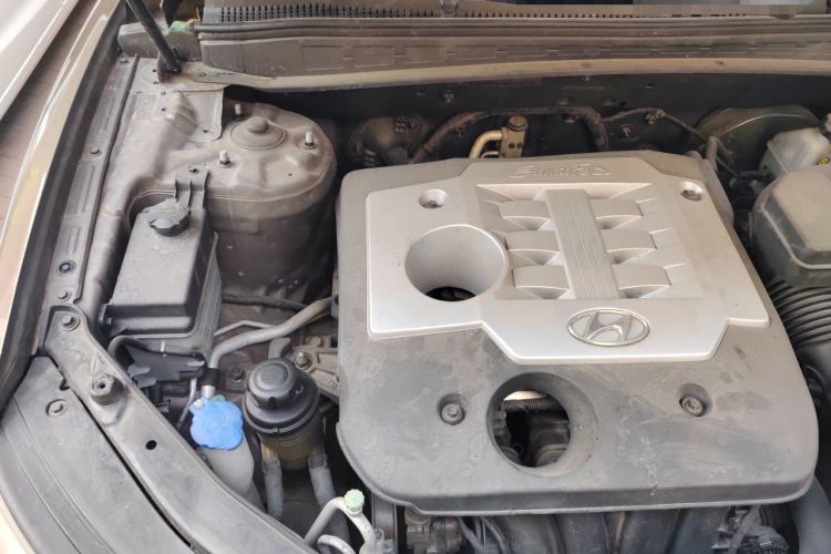 Used Hyundai Santa Fe Classic 2012 2.4 Comfort Edition 7-Seater Four-Wheel Drive Engine Bay Right