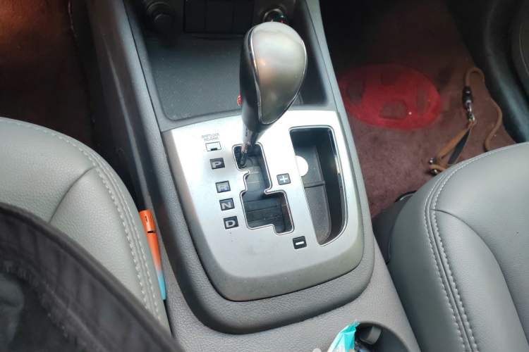 Used Hyundai Santa Fe Classic 2012 2.4 Comfort Edition 7-Seater Four-Wheel Drive Gear Lever