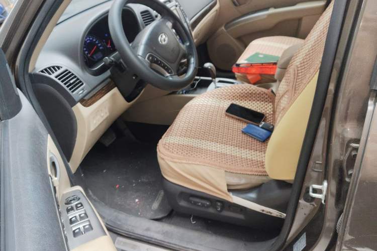 Used Hyundai Santa Fe Classic 2012 2.4 Luxury Edition 7-Seater Four-Wheel Drive Driver Seat