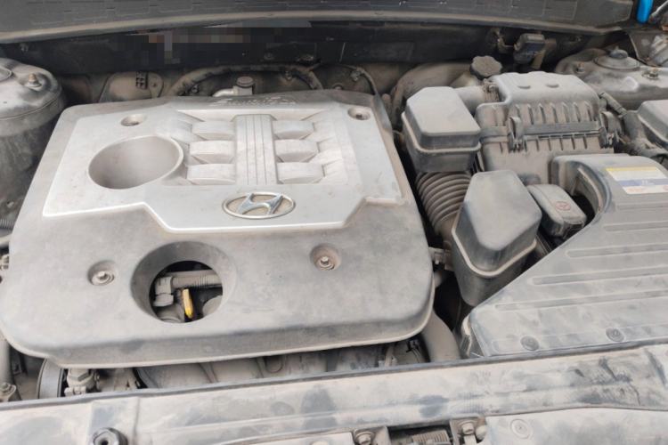 Used Hyundai Santa Fe Classic 2012 2.4 Luxury Edition 7-Seater Four-Wheel Drive Engine Bay
