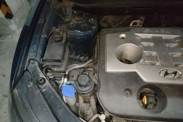 Used Hyundai Santa Fe Classic 2012 2.4 Ultimate Edition 7-Seater Four-Wheel Drive Engine Bay Right
