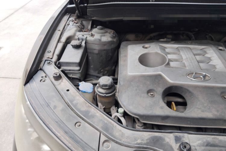 Used Hyundai Santa Fe Classic 2012 2.4 Luxury Edition 7-Seater Four-Wheel Drive Engine Bay Right