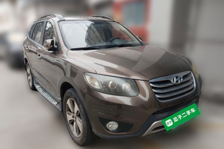 Used Hyundai Santa Fe Classic 2012 2.4 Luxury Edition 7-Seater Four-Wheel Drive Front Right 45 Deg