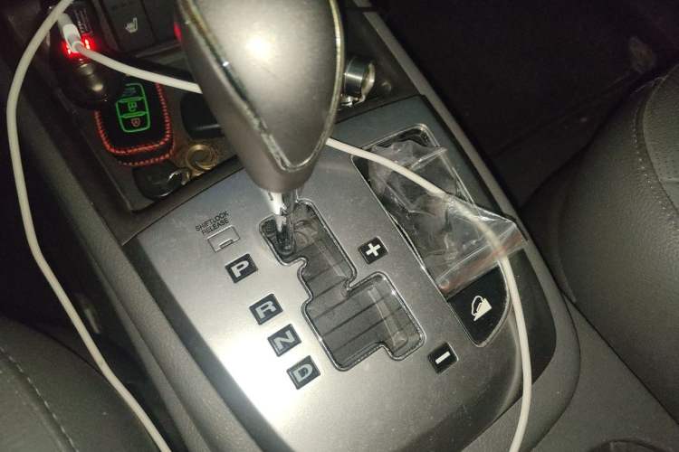 Used Hyundai Santa Fe Classic 2012 2.4 Ultimate Edition 7-Seater Four-Wheel Drive Gear Lever