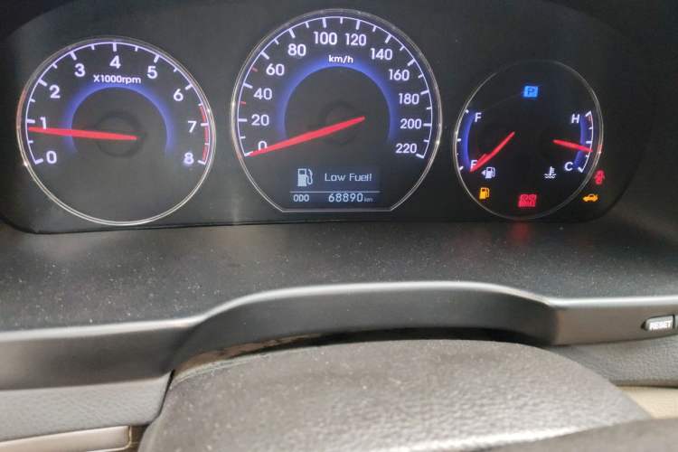 Used Hyundai Santa Fe Classic 2012 2.4 Luxury Edition 7-Seater Four-Wheel Drive Odometer Close Up