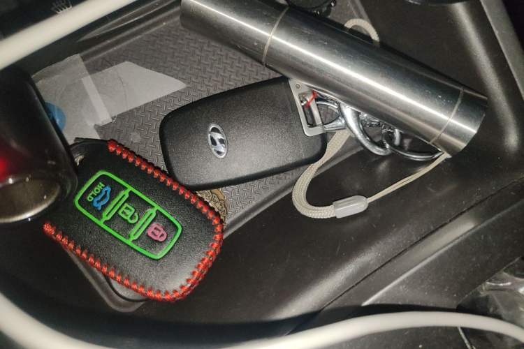Used Hyundai Santa Fe Classic 2012 2.4 Ultimate Edition 7-Seater Four-Wheel Drive Vehicle Key