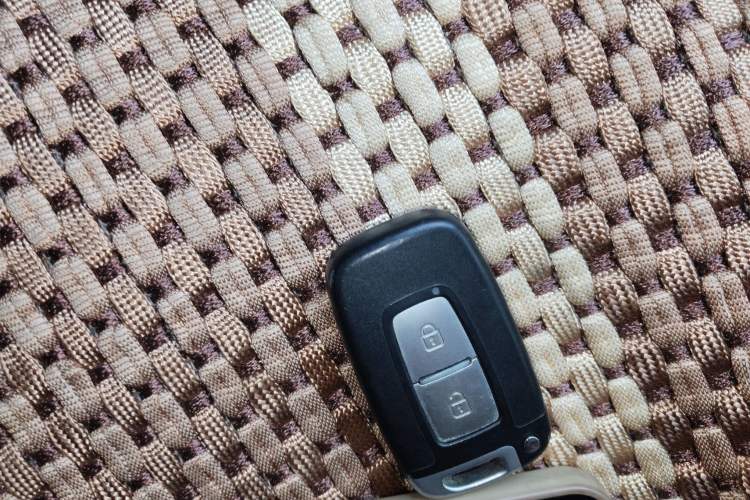 Used Hyundai Santa Fe Classic 2012 2.4 Luxury Edition 7-Seater Four-Wheel Drive Vehicle Key
