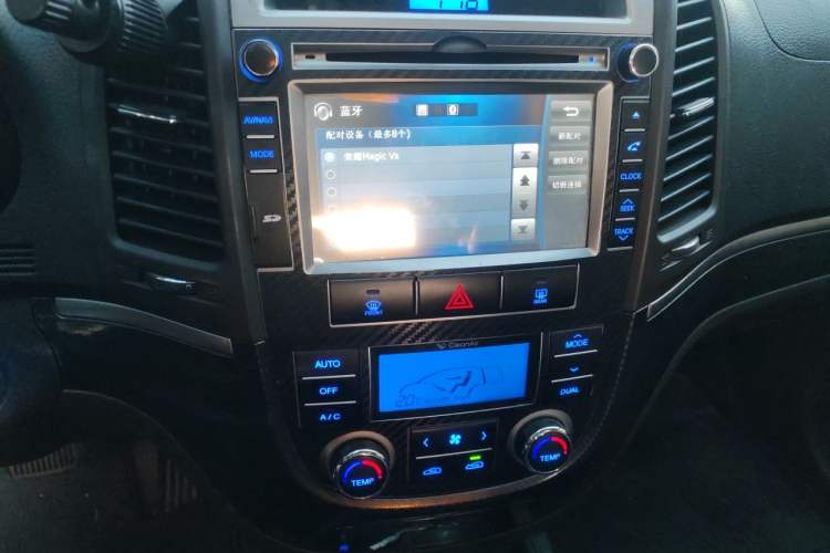 Used Hyundai Santa Fe Classic 2012 2.4 Ultimate Edition 7-Seater Four-Wheel Drive Audio And AC Panel