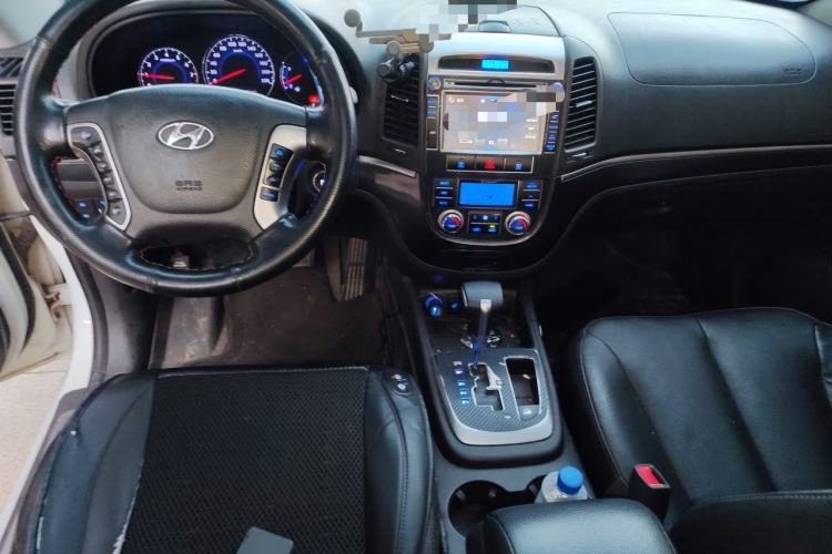 Used Hyundai Santa Fe Classic 2012 2.4 Ultimate Edition 7-Seater Four-Wheel Drive Center Console