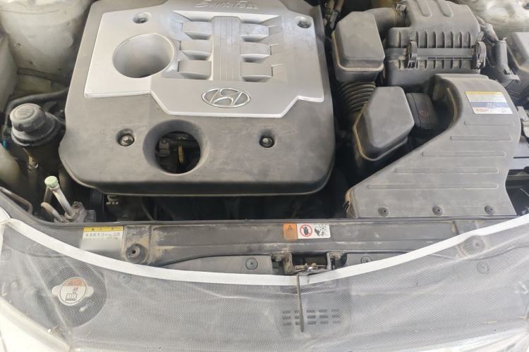 Used Hyundai Santa Fe Classic 2012 2.4 Ultimate Edition 7-Seater Four-Wheel Drive Engine Bay