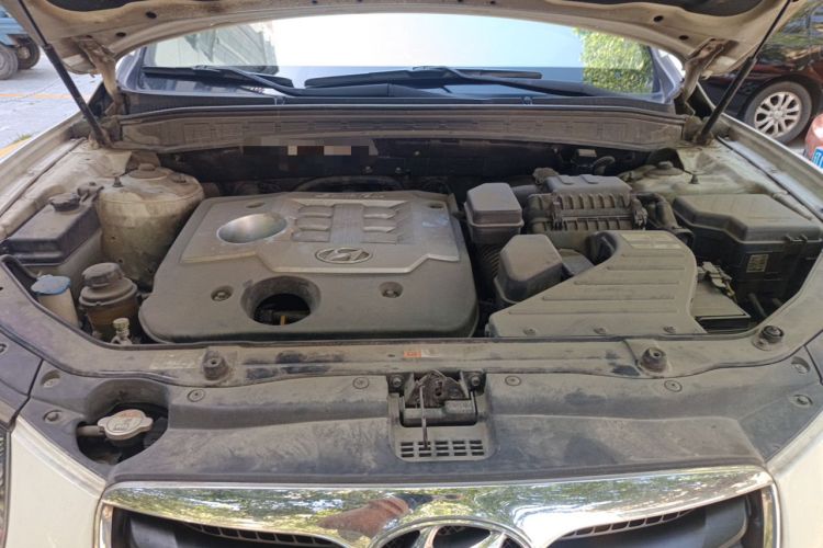Used Hyundai Santa Fe Classic 2012 2.4 Comfort Edition 7-Seater Four-Wheel Drive Engine Bay