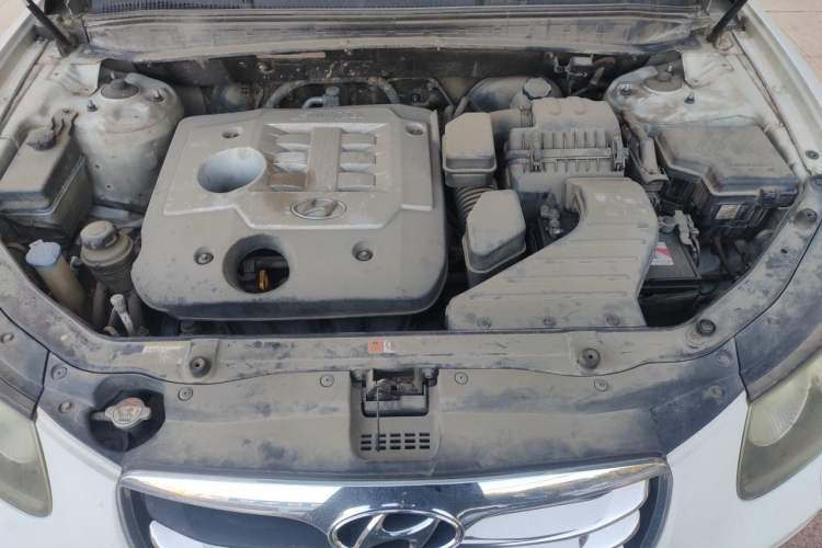 Used Hyundai Santa Fe Classic 2012 2.4 Ultimate Edition 7-Seater Four-Wheel Drive Engine Bay
