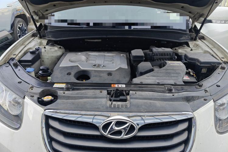 Used Hyundai Santa Fe Classic 2012 2.4 Comfort Edition 7-Seater Four-Wheel Drive Engine Bay