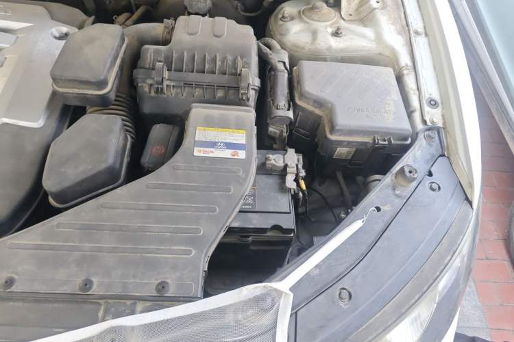 Used Hyundai Santa Fe Classic 2012 2.4 Ultimate Edition 7-Seater Four-Wheel Drive Engine Bay Left