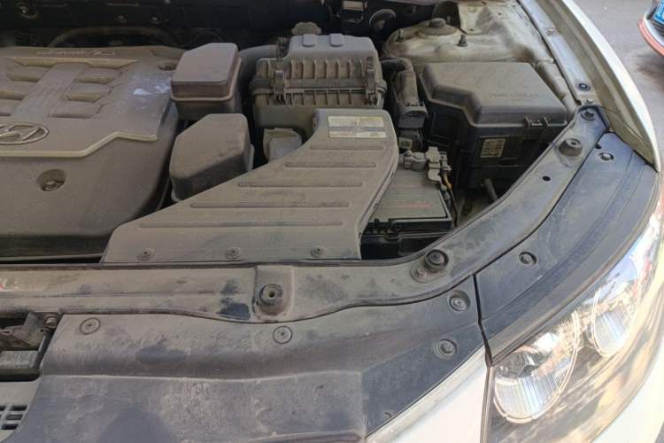 Used Hyundai Santa Fe Classic 2012 2.4 Comfort Edition 7-Seater Four-Wheel Drive Engine Bay Left